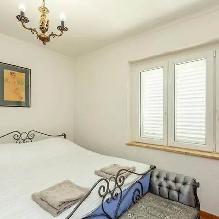 Apartment Art Delux **** *