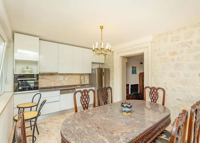 公寓 Art Delux ****